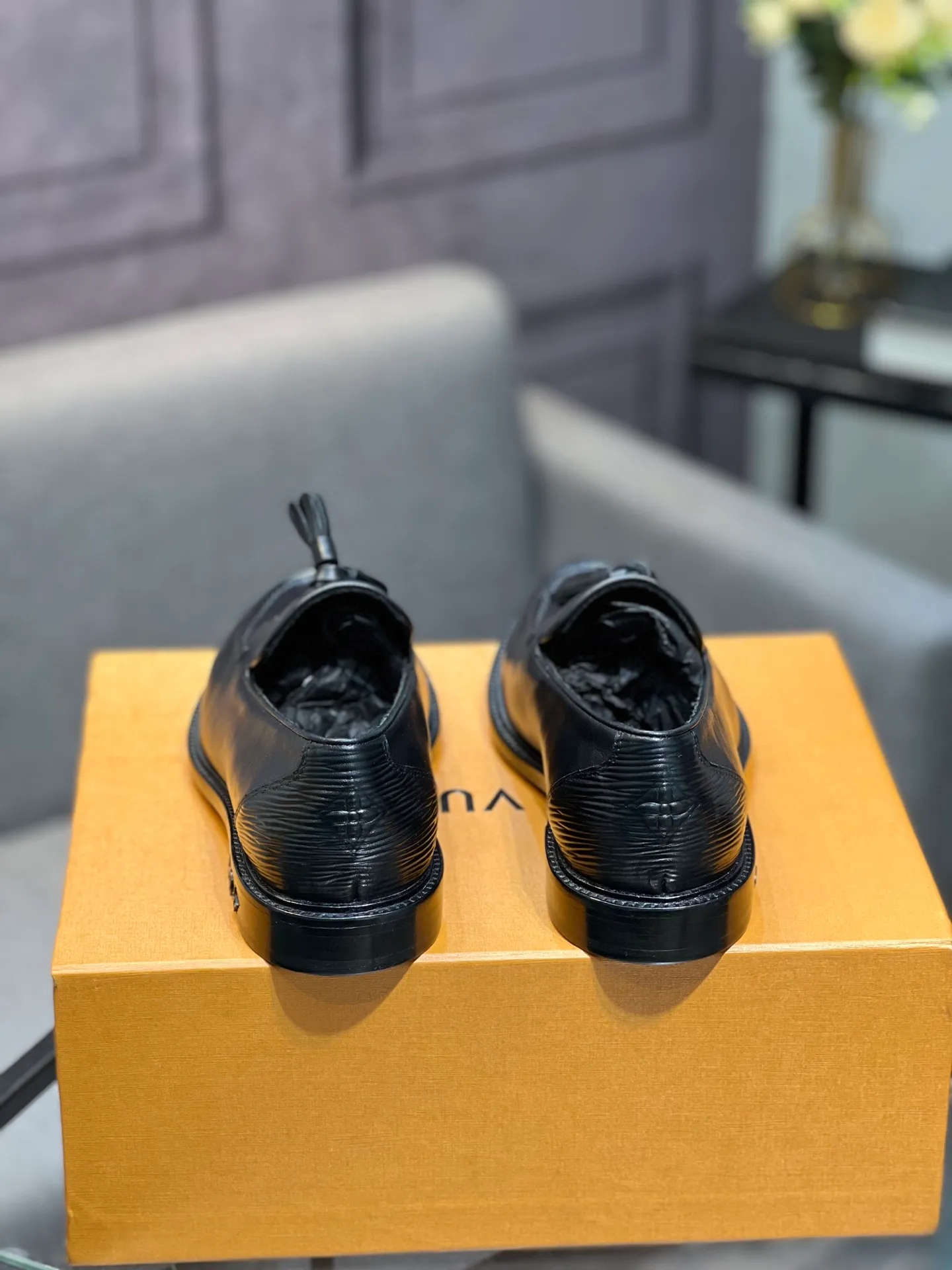 Men's shoes 💰1020 LV top luxury brand, high-quality men's business formal leather shoes, imported genuine leather soles! Customized imported leather, the first layer of open-edge beaded lacquered cowhide, the texture is incomparable, the imported cowhide lining, high-end high-end shoes, don't miss it! size:39-44 (Male 38 45 46 customized)